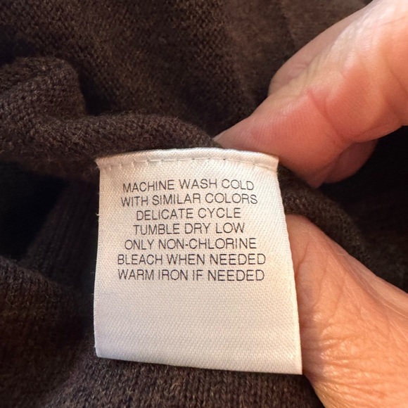 Men's Daniel Cremieux Signature Collection Brown V-Neck Sweater - Picture 5 of 6